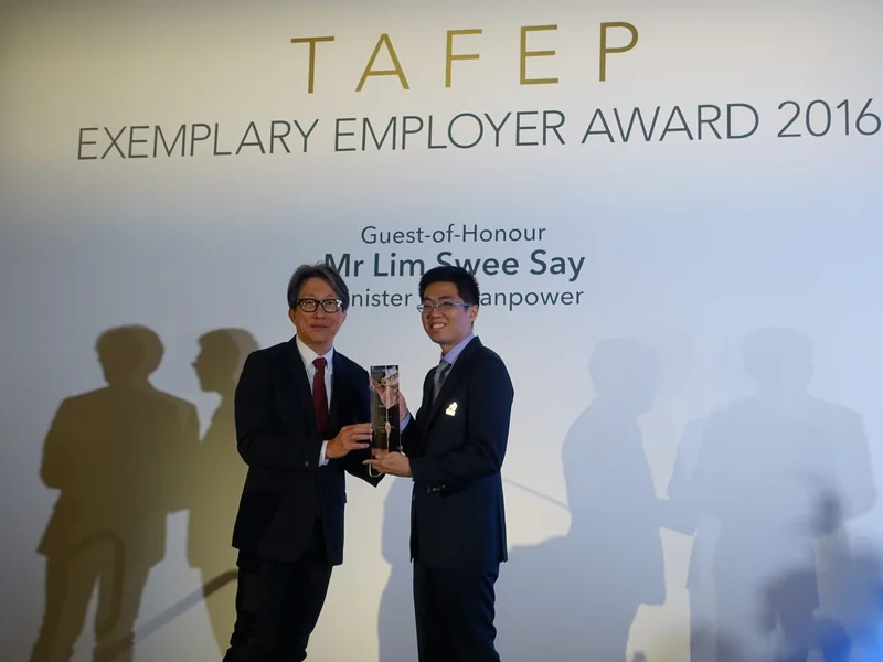 Lawrence Chai receiving the TAFEP Exemplary Employer Award